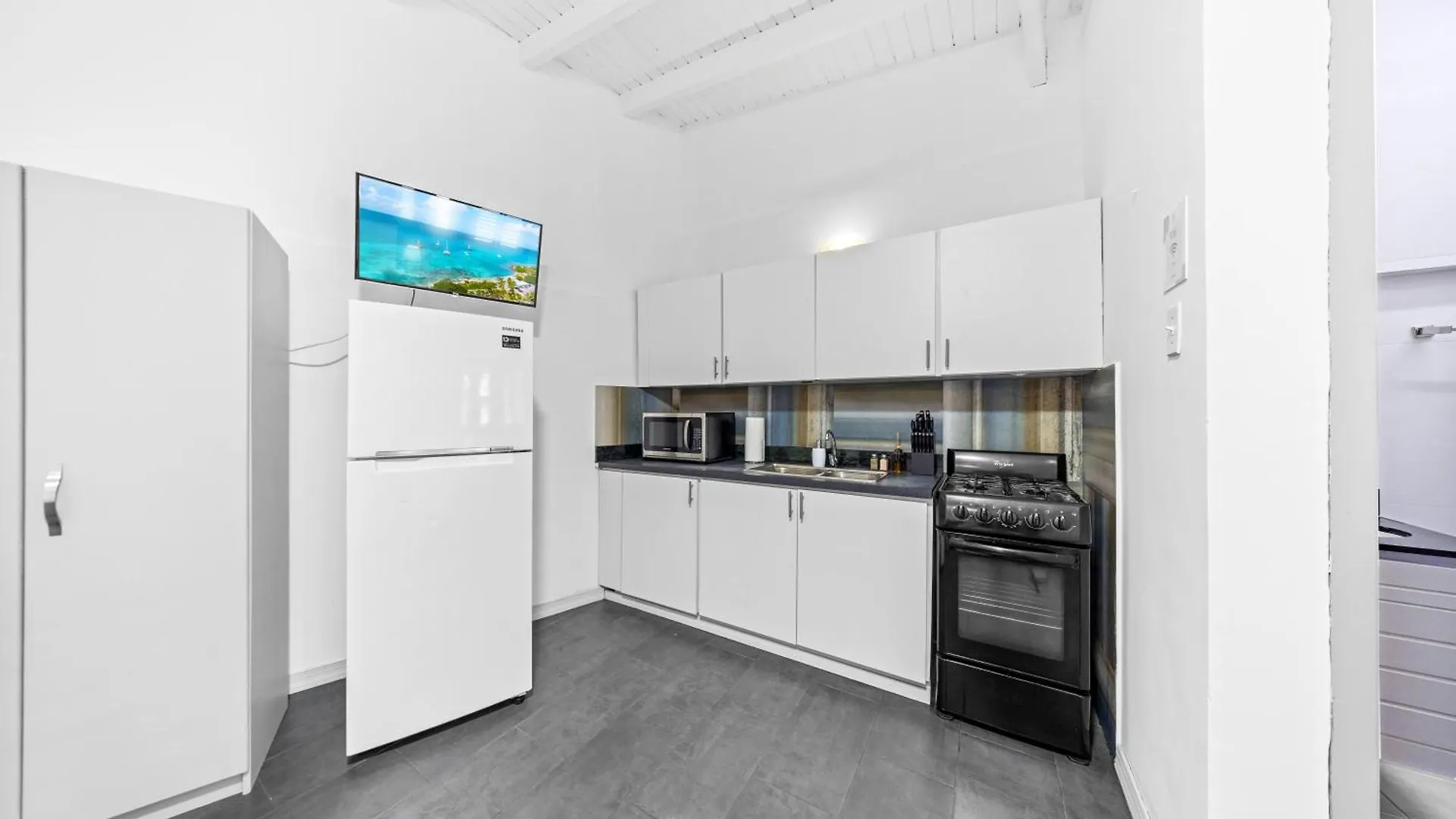 Steps To The Beach Stylish Equipped Getaway Palm Beach Apartamento